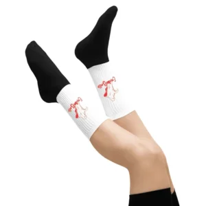 femme arborant des chaussettes personnalisées EmakoBollo Halloween