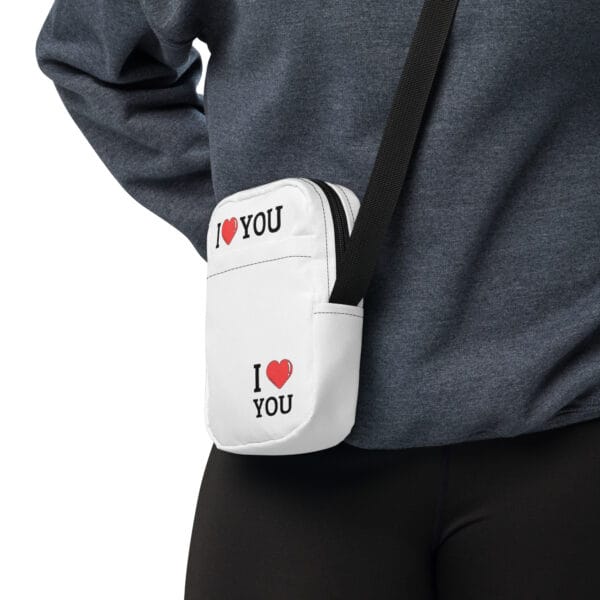 Sac à bandoulière fonctionnel : Pratique et tendance "I Love You". – Image 2