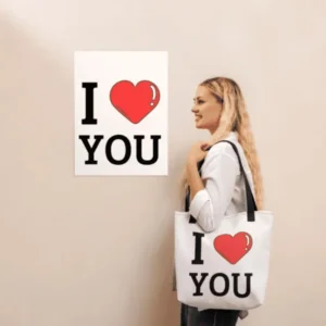 tote bag personnalisé pas cher petite quantité I love you porté par une femme